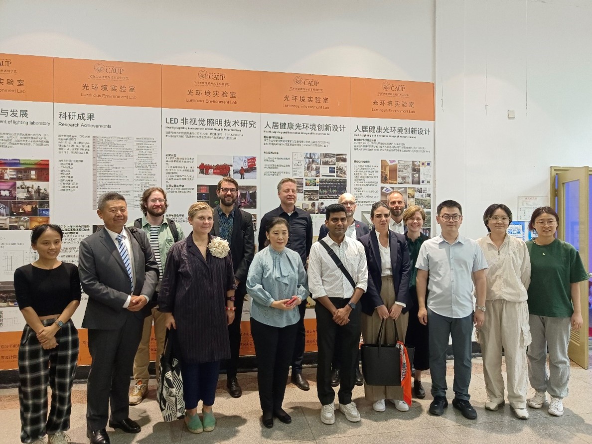 CDZNS Gruppenfoto beim Besuch des Light Environment Laboratory