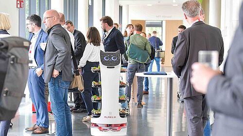 Serviceroboter während der mobility days im NFF im Einsatz