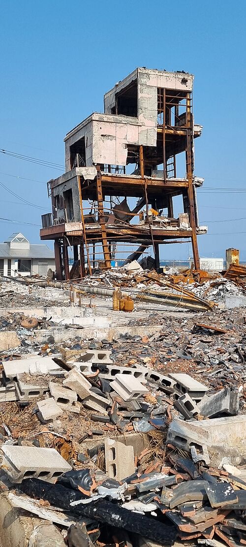 Kombinierte Zerstörung aus Feuer und Überflutung in Wajima, Japan