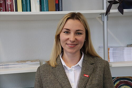 Die ukrainische Wissenschaftlerin Dr. Anastasiia Splodytel wird bei ihrer Forschung durch ein zweijähriges Stipendium der Philipp Schwartz-Initiative für gefährdete Wissenschaftler*innen unterstützt.