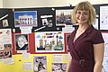 Student Michaela Görg stands in front of a pinboard on which information about Germany is pinned. 