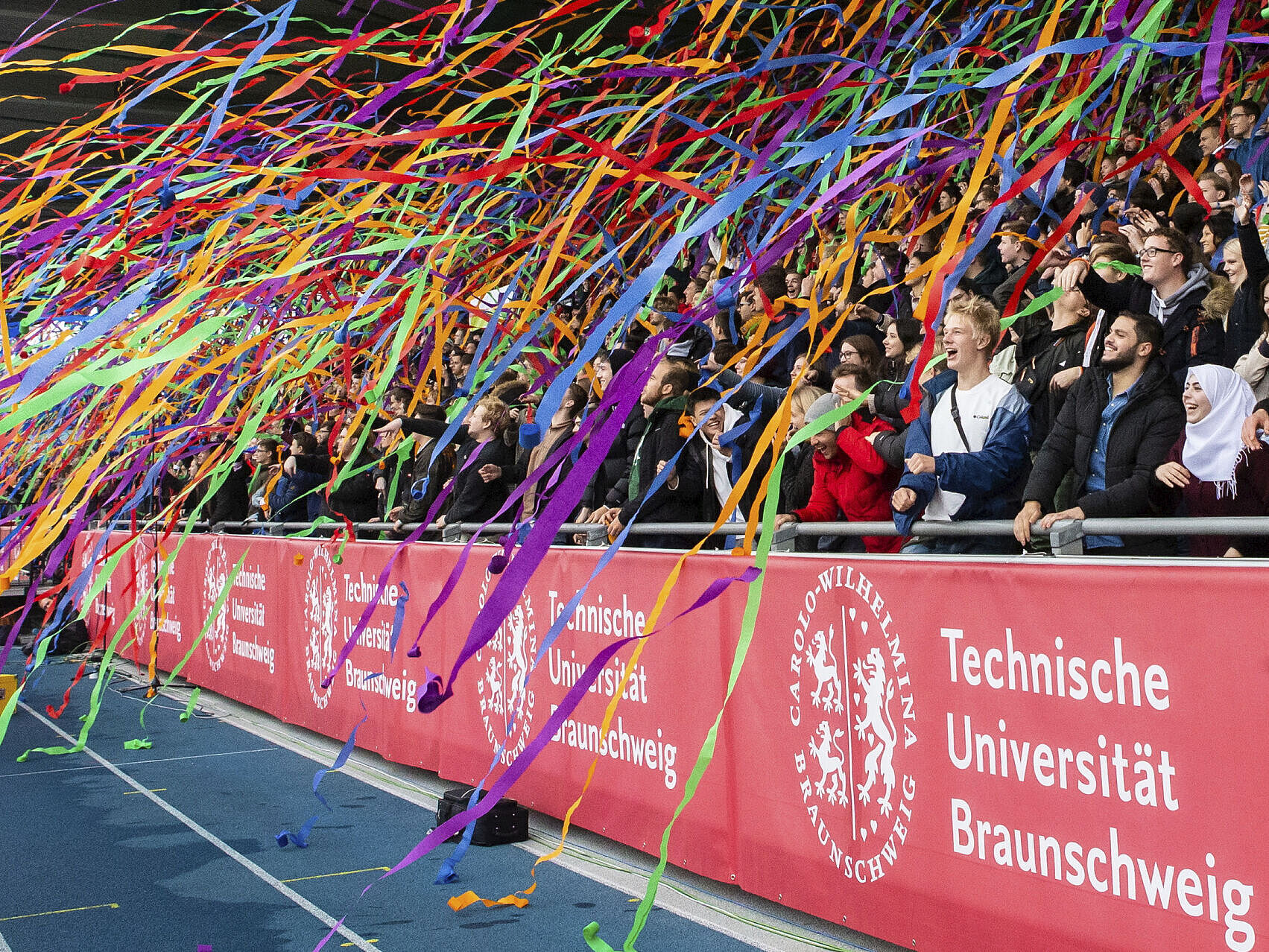 Die TU Braunschweig begrüßt ihre Erstsemester im Eintracht-Stadion