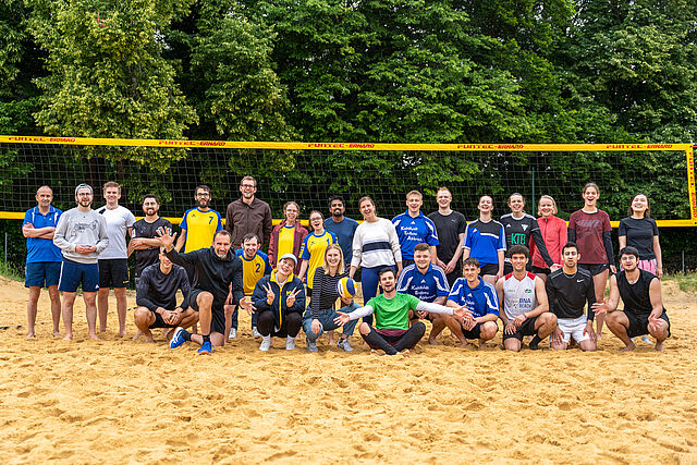 Gruppenfoto der Teilnehmen des des Diversity Cups (inklusives Volleyball Turnier)