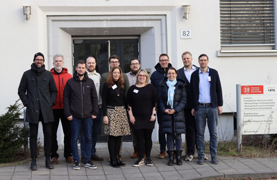 Bild der Gruppe vor dem IFdN