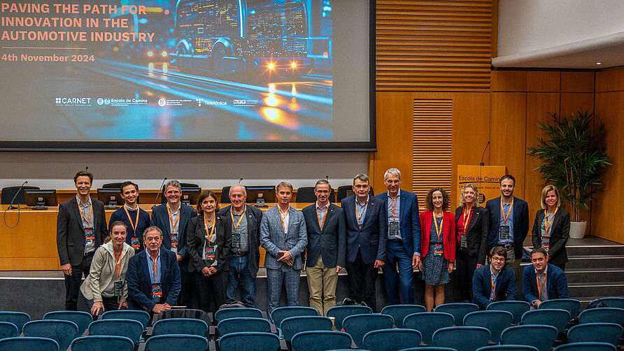 10. Symposium über die Herausforderungen der urbanen Mobili-tät erforscht Innovationen in der Mobilität in Barcelona_Gruppenfoto