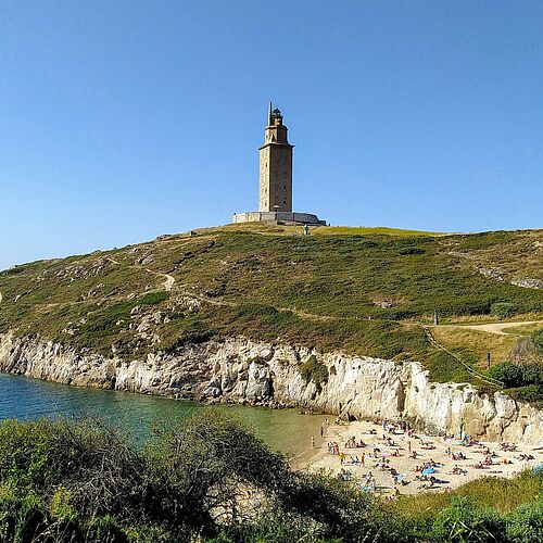 Hügel am Meer in Spanien