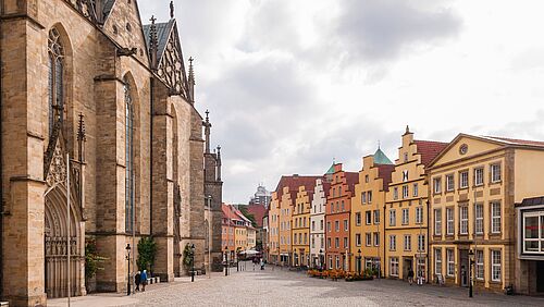 Blick auf den menschenleeren Markplatz in Osnabrück.