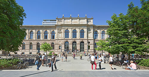 Altgebäude - the Historic Main Building - with students