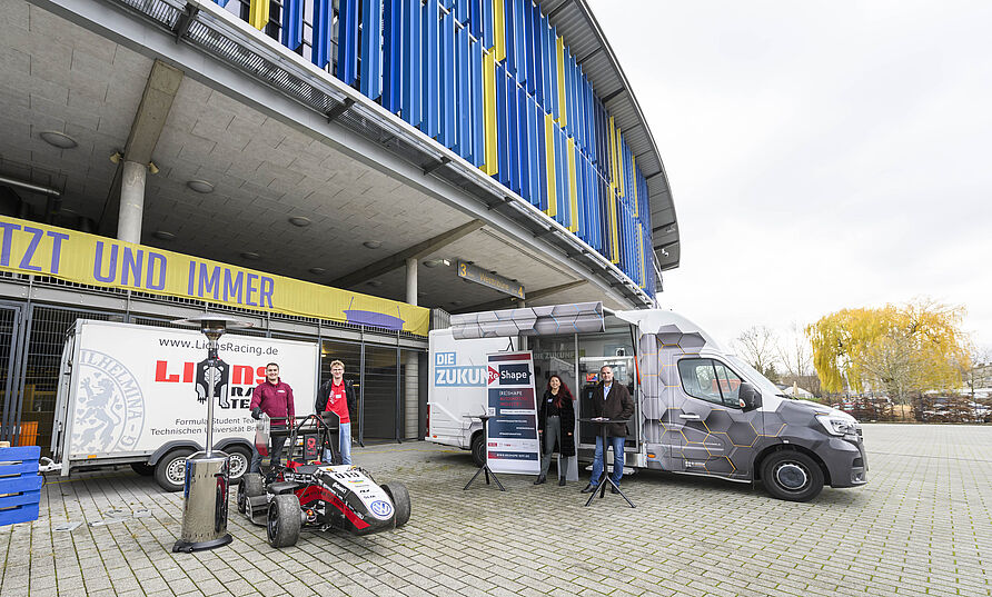 Rückblick ACI Mobility am 27.-28.11.2024 im EINTRACHT-Stadion: TechTruck vor dem EIntracht-Stadion.