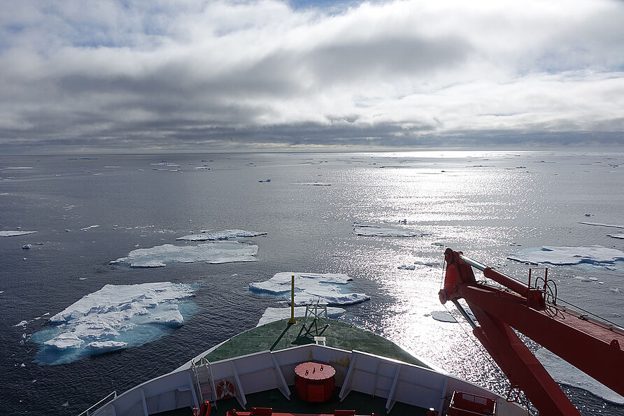 Die Arbeit zwischen den Eisschollen stand für Dr. Marta Pérez Rodriguze in krassem Gegensatz zur vorherigen Expedition mit der „Polarstern“, bei der sie 50 Tage lang nur das offene Meer gesehen hat.